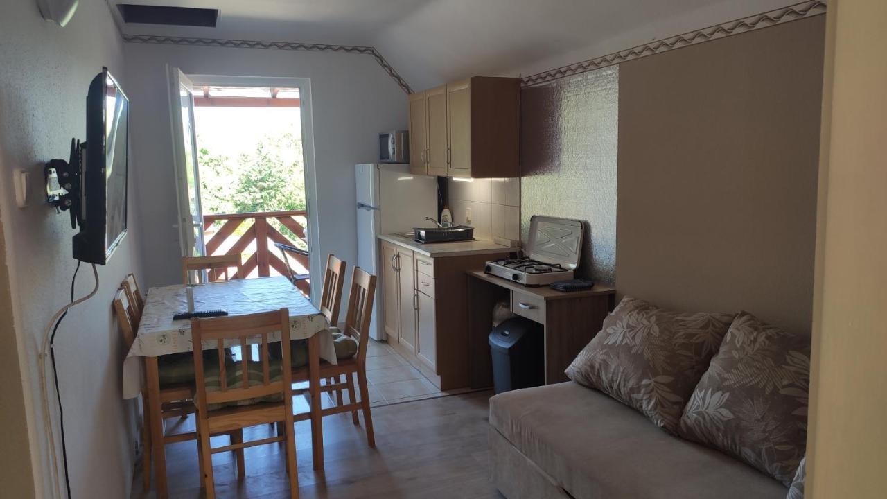 Апартаменты Lelle Lelke Apartmanhaz Балатонлелле Экстерьер фото